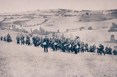 フランス北東部の農地を進むフランスの歩兵 作： French Photographer